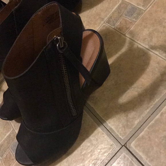 Shoes - Picture 3 of 4